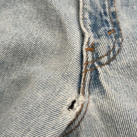 Vintage Levi’s 560 Distressed Blue Denim Jeans Loose Fit Taper Leg Style Casual - Picture 10 of 16